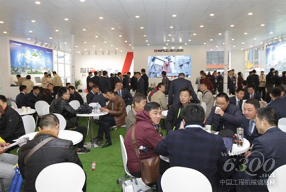 一楼客户洽谈区座无虚席