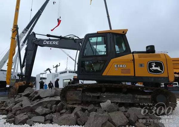 约翰迪尔E140LC小型挖掘机