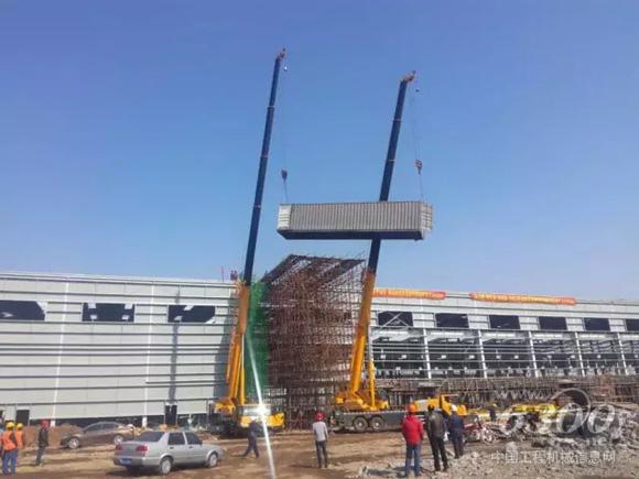 两台<a href=//product.d1cm.com/brand/xcmg/ target=_blank>徐工</a>G一代XCT25<a href=//product.d1cm.com/qichediao/ target=_blank>汽车起重机</a>