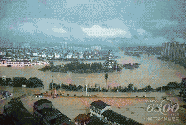 抗洪抢险纪实 | 危难时刻 <a href=//product.d1cm.com/brand/zoomlion/ target=_blank>中联</a>重科ZTC800V挺身而出！ 