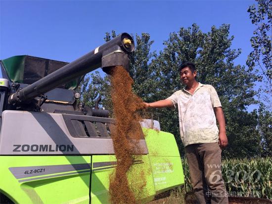 喜笑颜开的刘师傅