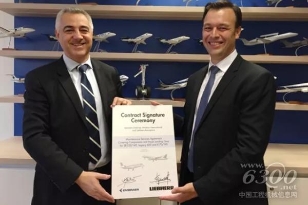 巴西航空工业荷兰公司合同管理经理Eduardo Marchese Ribeiro先生与利勃海尔-宇航与运输有限公司客户服务部门销售与市场部负责人Thierry Gourmanel先生(左)在合同签字仪式上。