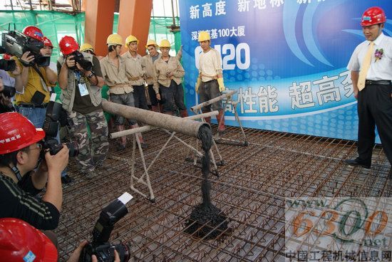 中联重科“泵王”成功将C120超高性能混凝土输送至417新高度