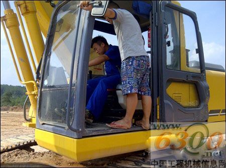 力士德,挖掘机,服务