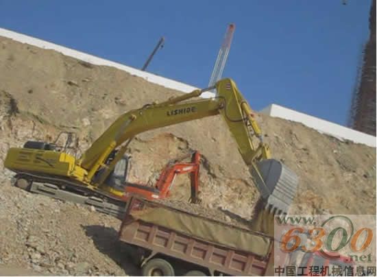 力士德 挖掘机