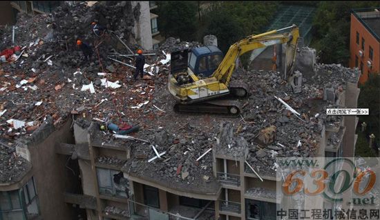 挖掘机 “楼歪歪”