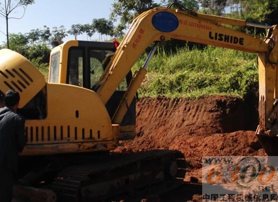 力士德,挖掘机