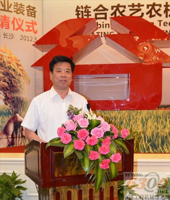 奇瑞重工总经理王金富在仪式上致辞